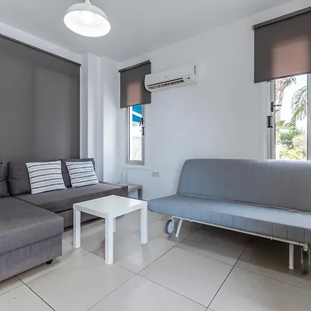 Villa Two Bed In Pervolia, 150 Meters From The Sea