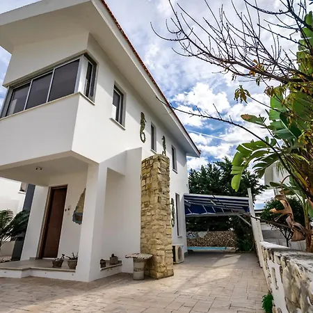 Villa Two Bed In Pervolia, 150 Meters From The Sea Perivolia